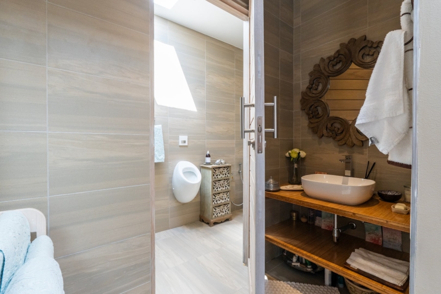 5 Bedroom Property for Sale in Wilderness Heights Western Cape